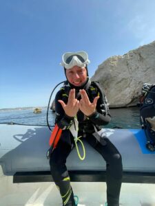 Mathilde Piraube équipée pour la plongée